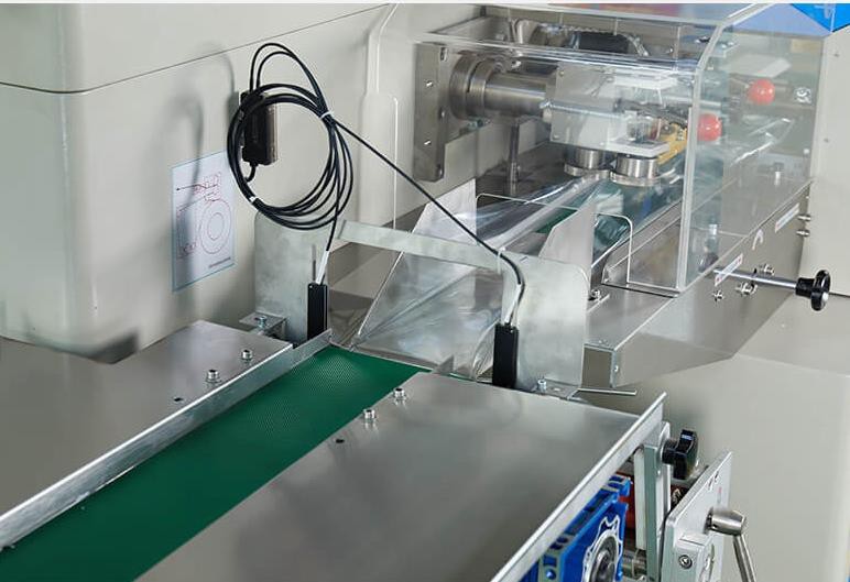 Mask packing machine 3